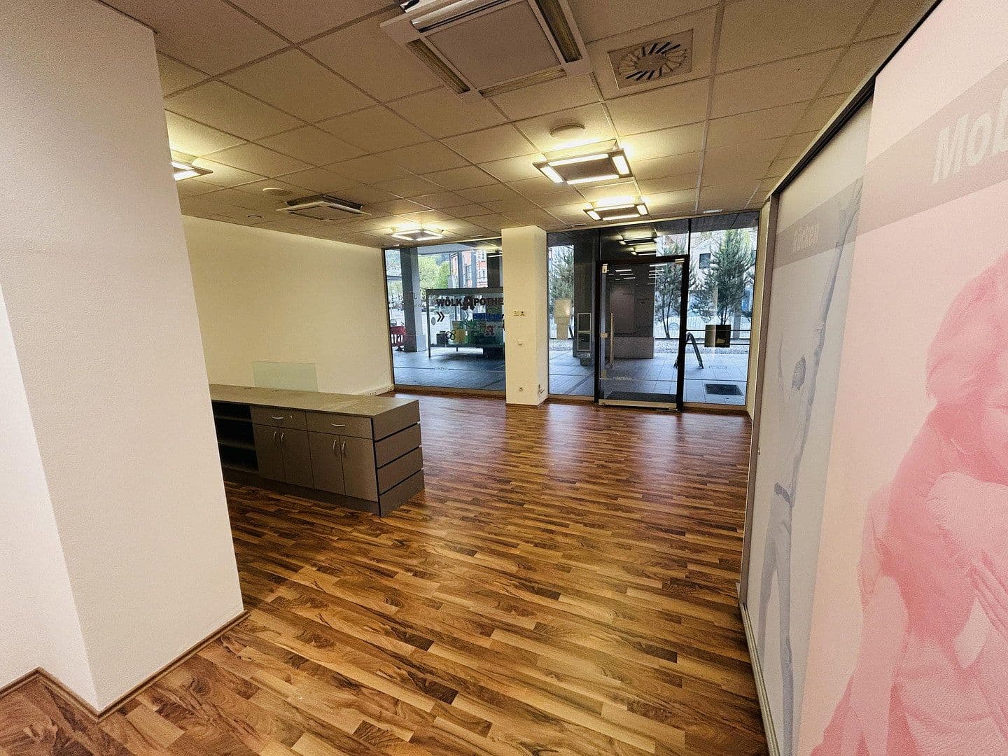 Prenájom kancelárie 360 m², Stuttgarter Straße 80, Geislingen an der Steige, Bádensko-Wurttembersko Prenájom kancelárie 360 m², Stuttgarter Straße 80, Geislingen an der Steige, Bádensko-Wurttembersko