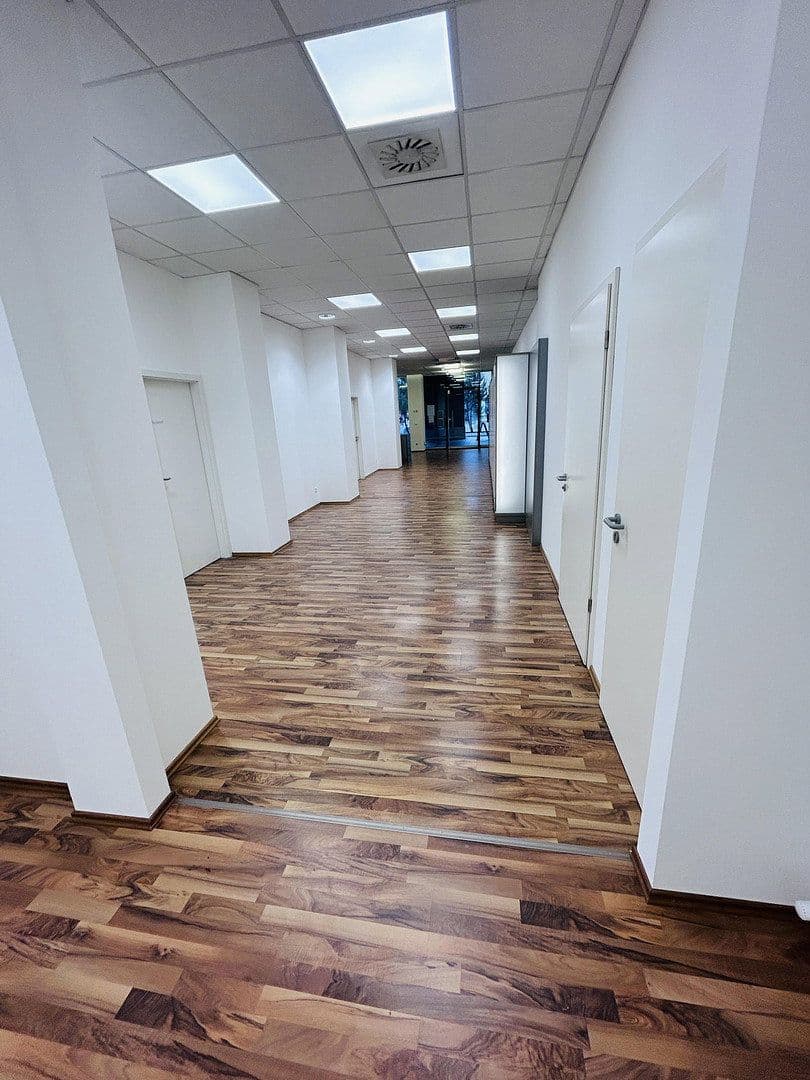 Prenájom kancelárie 360 m², Stuttgarter Straße 80, Geislingen an der Steige, Bádensko-Wurttembersko Prenájom kancelárie 360 m², Stuttgarter Straße 80, Geislingen an der Steige, Bádensko-Wurttembersko