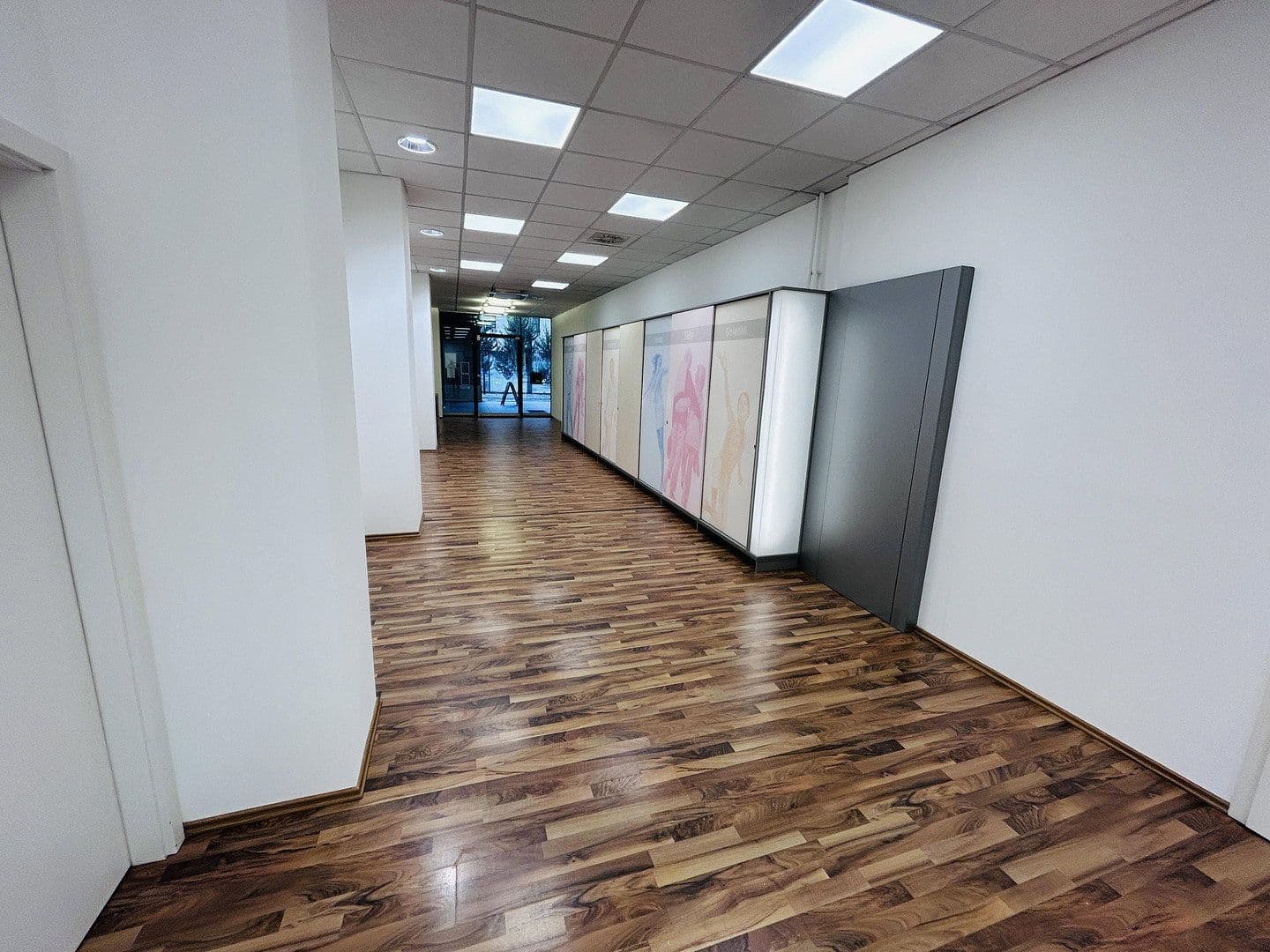 Prenájom kancelárie 360 m², Stuttgarter Straße 80, Geislingen an der Steige, Bádensko-Wurttembersko Prenájom kancelárie 360 m², Stuttgarter Straße 80, Geislingen an der Steige, Bádensko-Wurttembersko
