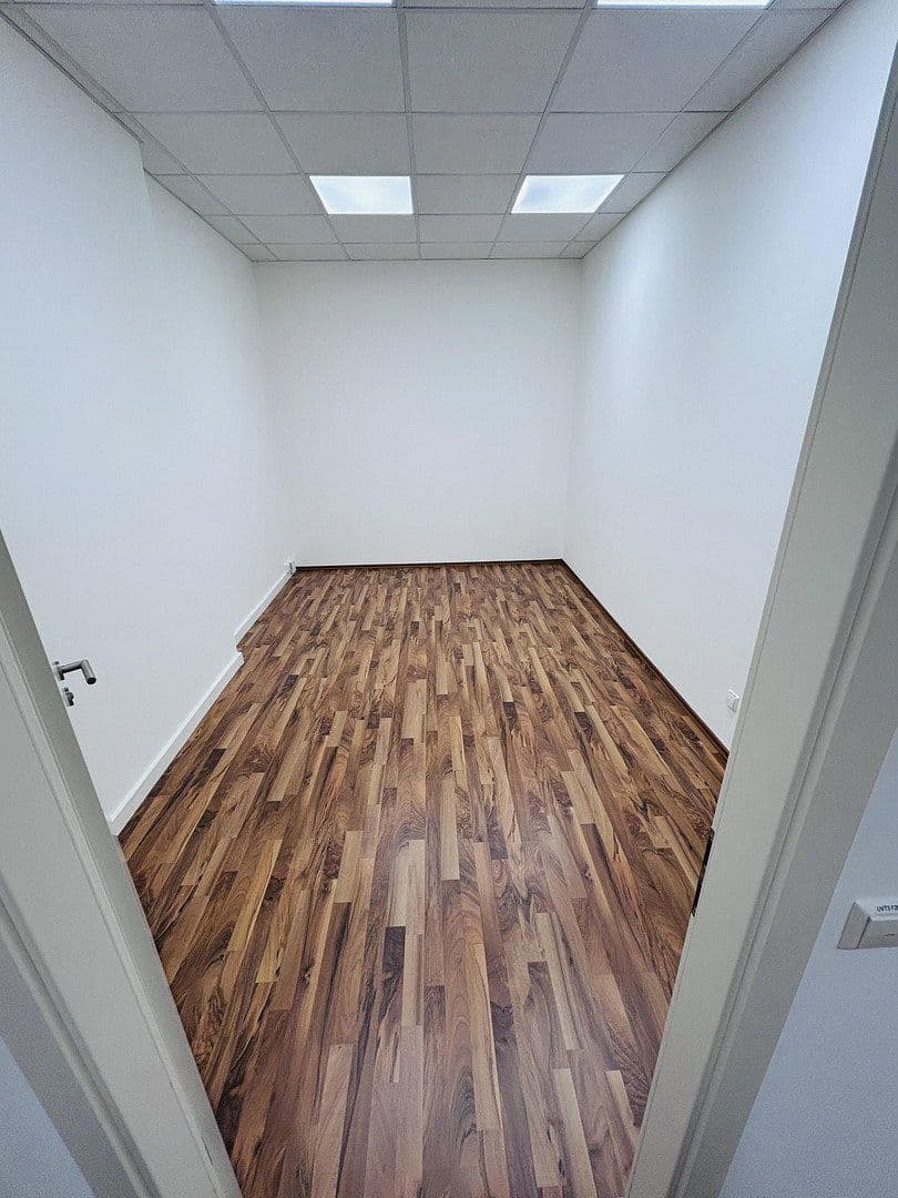 Prenájom kancelárie 360 m², Stuttgarter Straße 80, Geislingen an der Steige, Bádensko-Wurttembersko Prenájom kancelárie 360 m², Stuttgarter Straße 80, Geislingen an der Steige, Bádensko-Wurttembersko