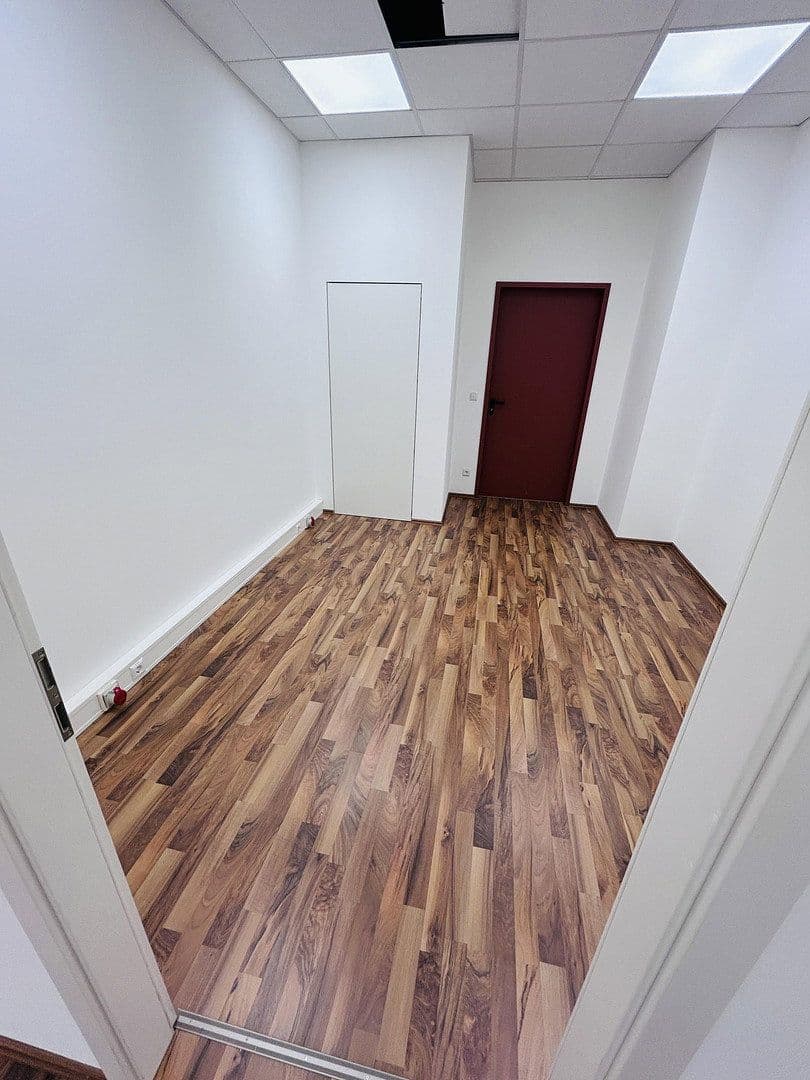 Prenájom kancelárie 360 m², Stuttgarter Straße 80, Geislingen an der Steige, Bádensko-Wurttembersko Prenájom kancelárie 360 m², Stuttgarter Straße 80, Geislingen an der Steige, Bádensko-Wurttembersko
