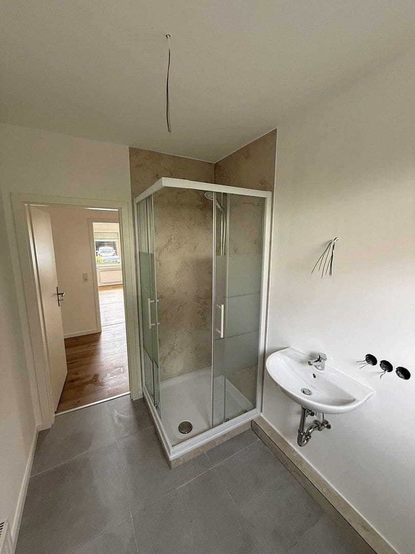 Prenájom bytu 3-izbový 75 m², Florastr. 7, Solingen, Severné Porýnie - Westfálsko Prenájom bytu 3-izbový 75 m², Florastr. 7, Solingen, Severné Porýnie - Westfálsko