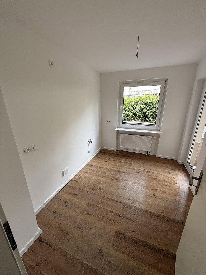 Prenájom bytu 3-izbový 75 m², Florastr. 7, Solingen, Severné Porýnie - Westfálsko Prenájom bytu 3-izbový 75 m², Florastr. 7, Solingen, Severné Porýnie - Westfálsko