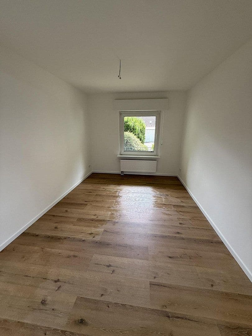 Prenájom bytu 3-izbový 75 m², Florastr. 7, Solingen, Severné Porýnie - Westfálsko Prenájom bytu 3-izbový 75 m², Florastr. 7, Solingen, Severné Porýnie - Westfálsko
