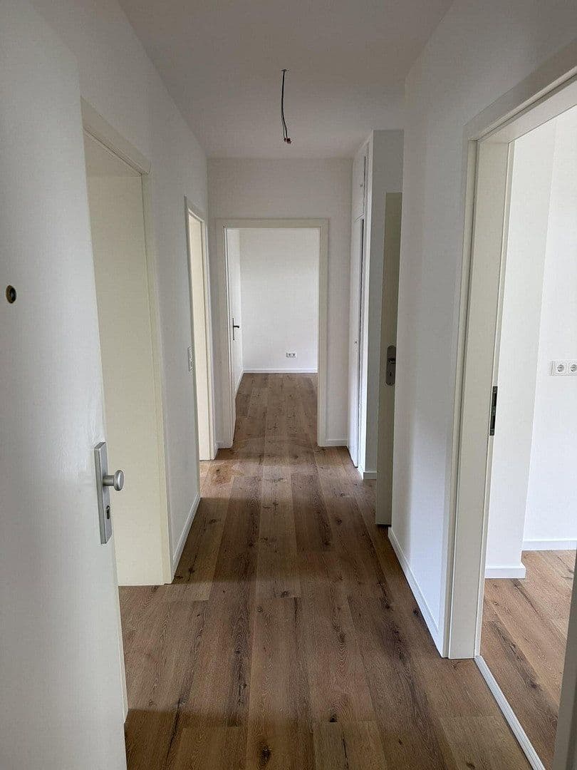 Prenájom bytu 3-izbový 75 m², Florastr. 7, Solingen, Severné Porýnie - Westfálsko Prenájom bytu 3-izbový 75 m², Florastr. 7, Solingen, Severné Porýnie - Westfálsko