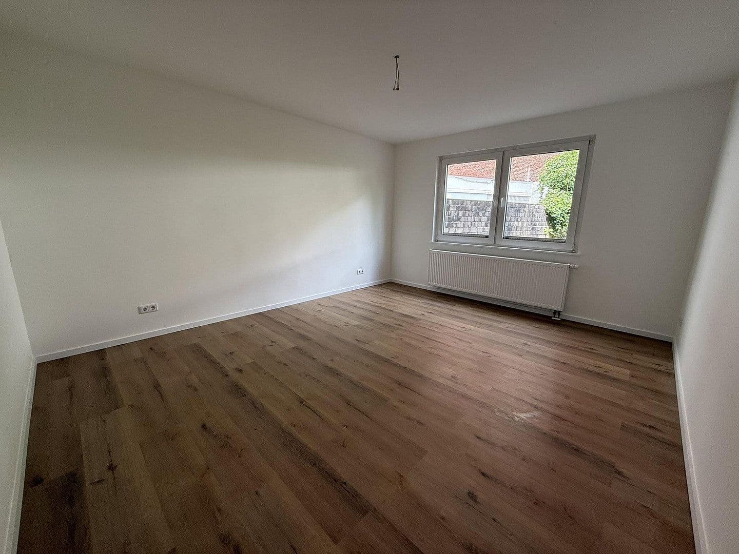 Prenájom bytu 3-izbový 75 m², Florastr. 7, Solingen, Severné Porýnie - Westfálsko Prenájom bytu 3-izbový 75 m², Florastr. 7, Solingen, Severné Porýnie - Westfálsko