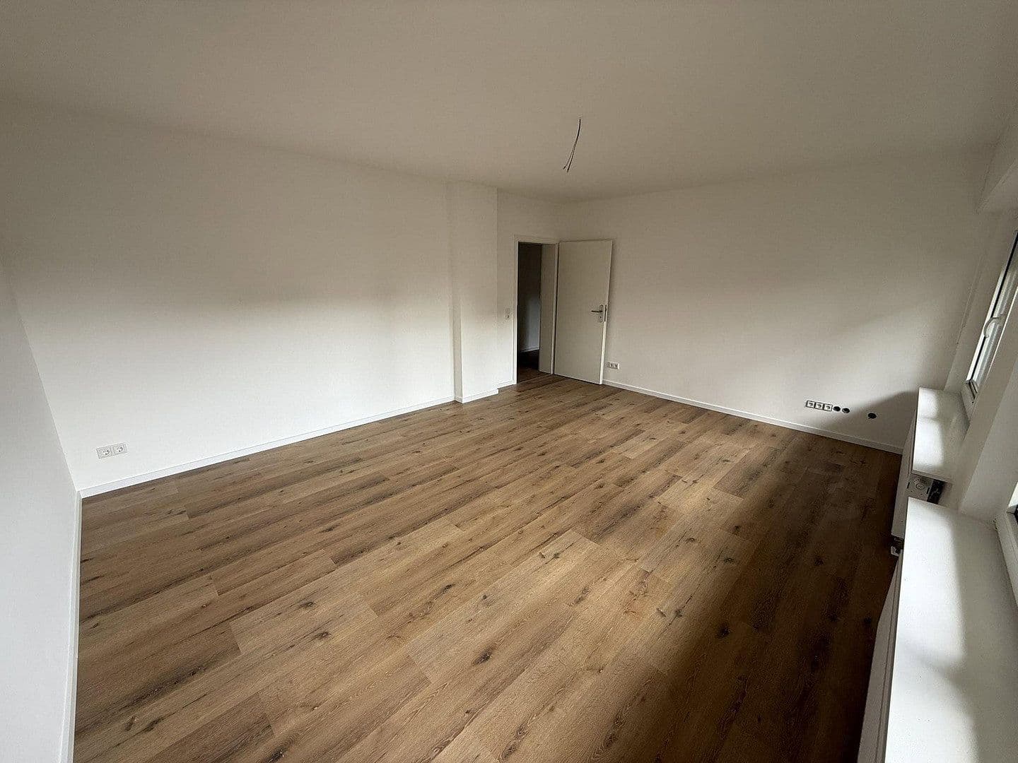 Prenájom bytu 3-izbový 75 m², Florastr. 7, Solingen, Severné Porýnie - Westfálsko Prenájom bytu 3-izbový 75 m², Florastr. 7, Solingen, Severné Porýnie - Westfálsko