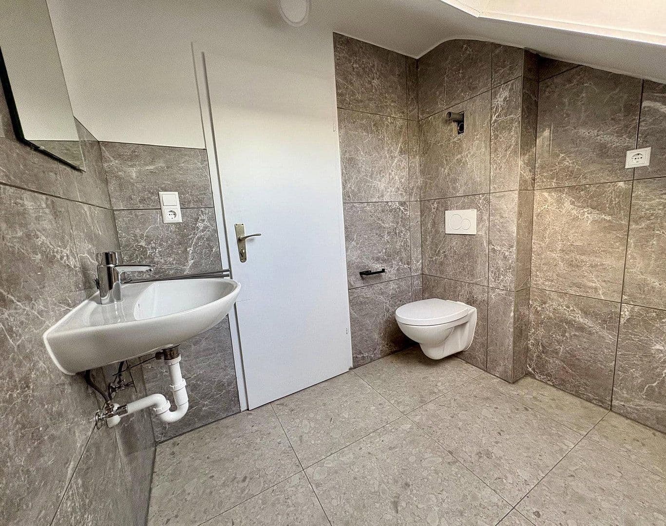 Prenájom bytu 3-izbový 82 m², Deizisau, Bádensko-Wurttembersko Prenájom bytu 3-izbový 82 m², Deizisau, Bádensko-Wurttembersko