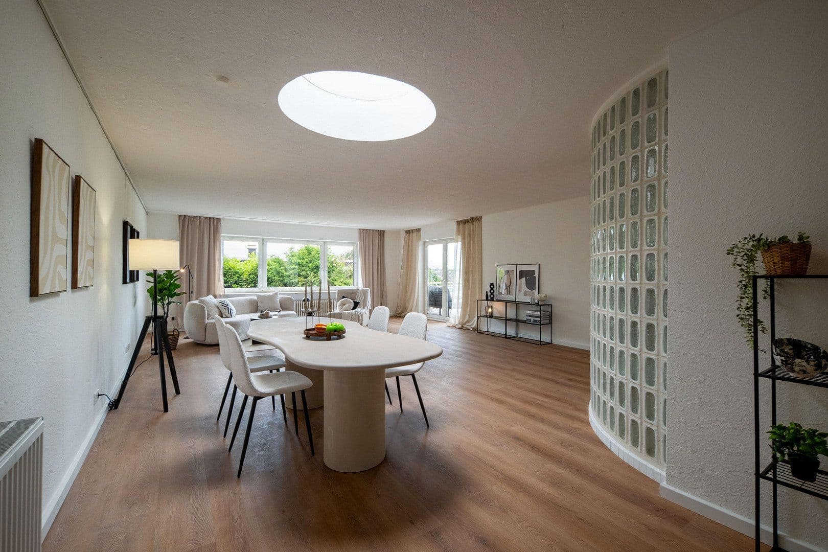 Predaj domu 253 m², pozemek 390 m², Wiesbaden, Hesensko Predaj domu 253 m², pozemek 390 m², Wiesbaden, Hesensko