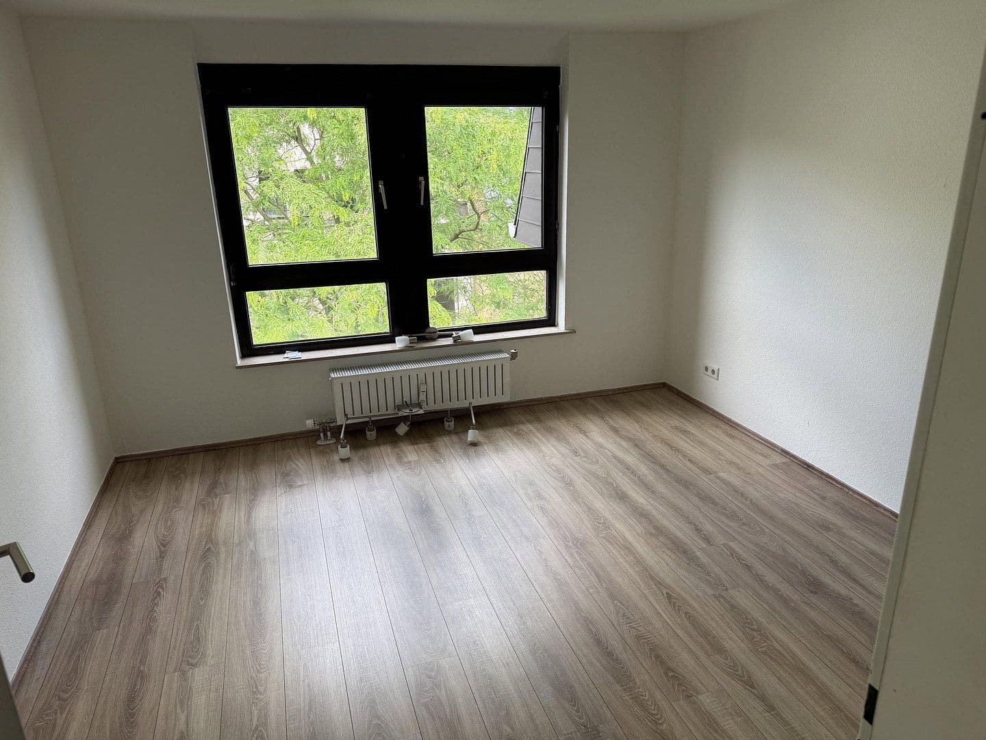 Prenájom bytu 3-izbový 81 m², Krefeld, Severné Porýnie - Westfálsko Prenájom bytu 3-izbový 81 m², Krefeld, Severné Porýnie - Westfálsko