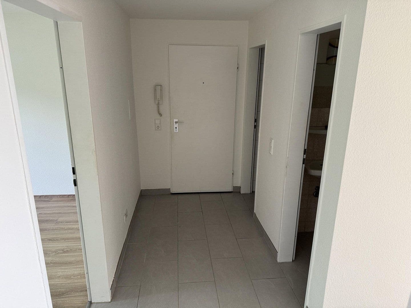 Prenájom bytu 3-izbový 81 m², Krefeld, Severné Porýnie - Westfálsko Prenájom bytu 3-izbový 81 m², Krefeld, Severné Porýnie - Westfálsko