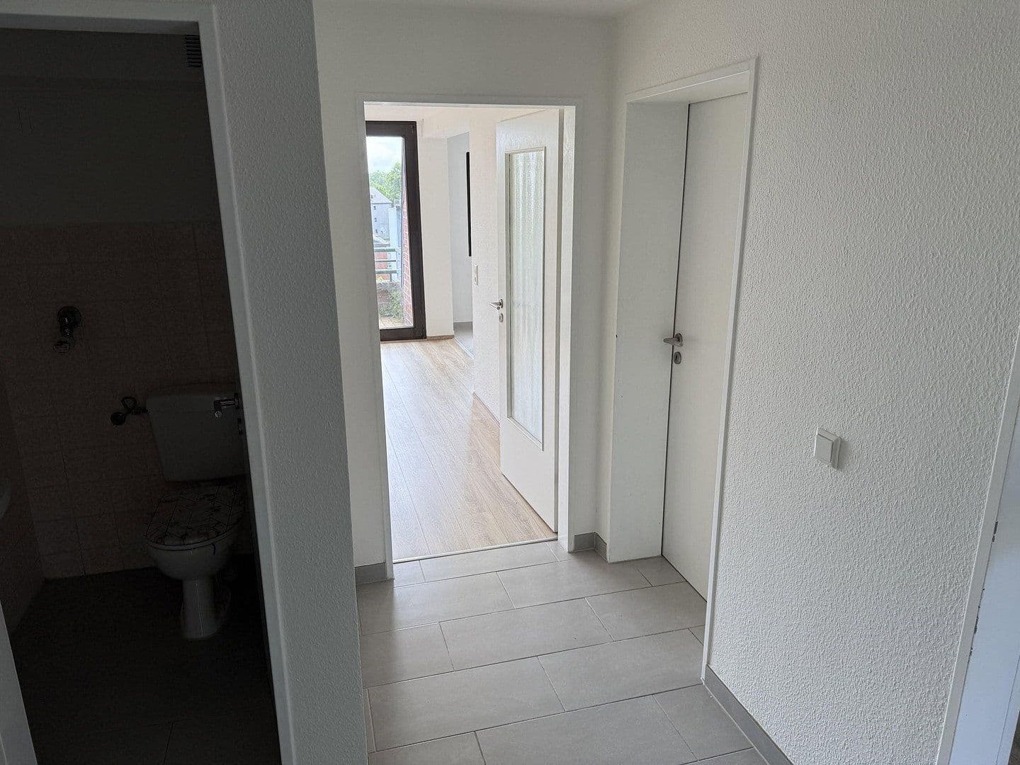 Prenájom bytu 3-izbový 81 m², Krefeld, Severné Porýnie - Westfálsko Prenájom bytu 3-izbový 81 m², Krefeld, Severné Porýnie - Westfálsko