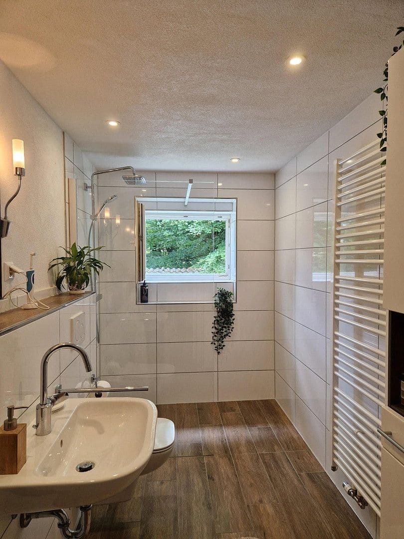 Predaj domu 253 m², pozemek 8.685 m², Achtelsbach, Porýnie-Falcko Predaj domu 253 m², pozemek 8.685 m², Achtelsbach, Porýnie-Falcko