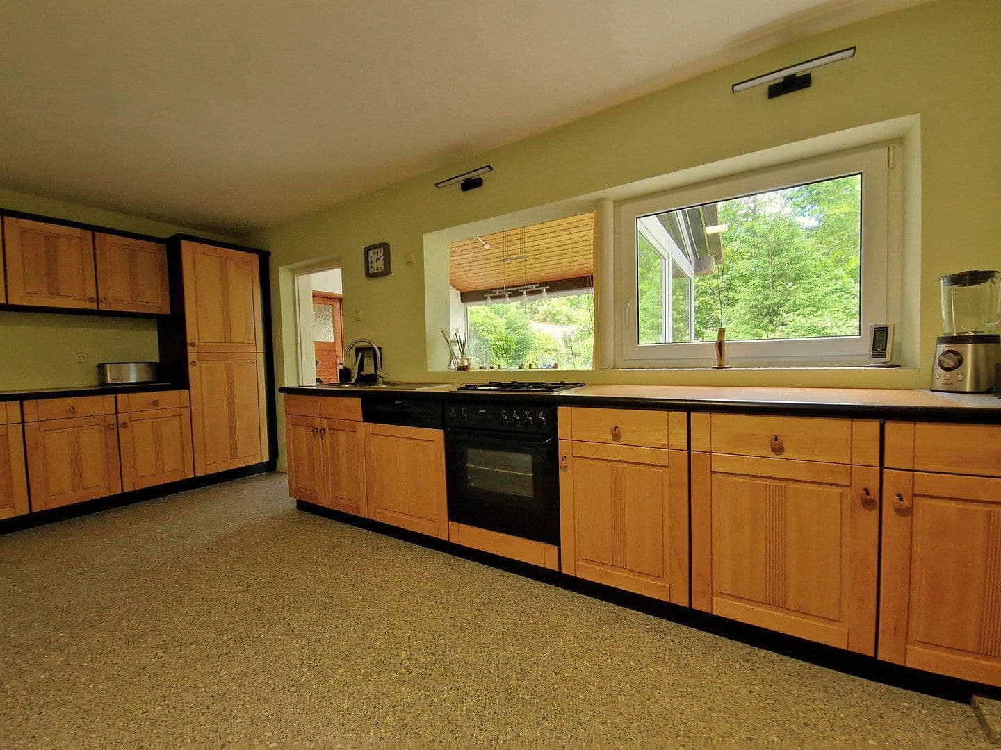 Predaj domu 253 m², pozemek 8.685 m², Achtelsbach, Porýnie-Falcko Predaj domu 253 m², pozemek 8.685 m², Achtelsbach, Porýnie-Falcko