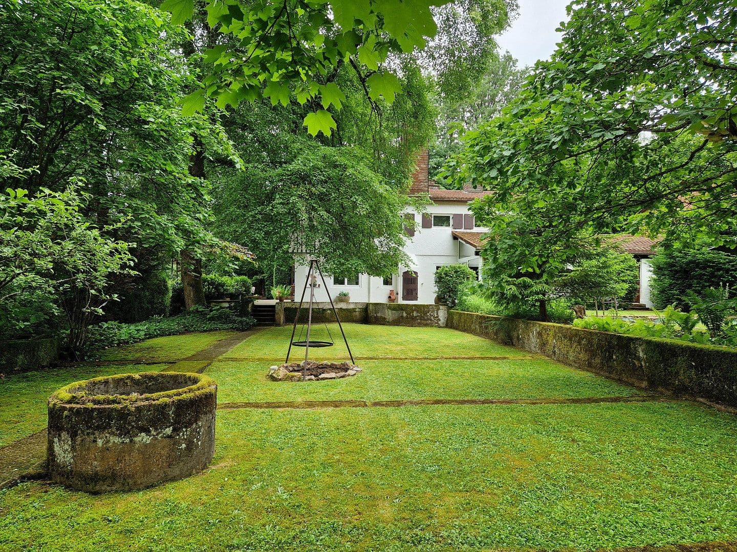 Predaj domu 253 m², pozemek 8.685 m², Achtelsbach, Porýnie-Falcko Predaj domu 253 m², pozemek 8.685 m², Achtelsbach, Porýnie-Falcko