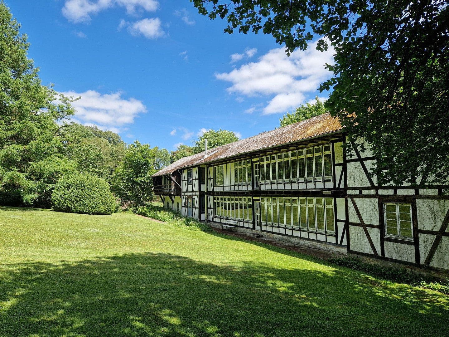 Predaj domu 253 m², pozemek 8.685 m², Achtelsbach, Porýnie-Falcko Predaj domu 253 m², pozemek 8.685 m², Achtelsbach, Porýnie-Falcko