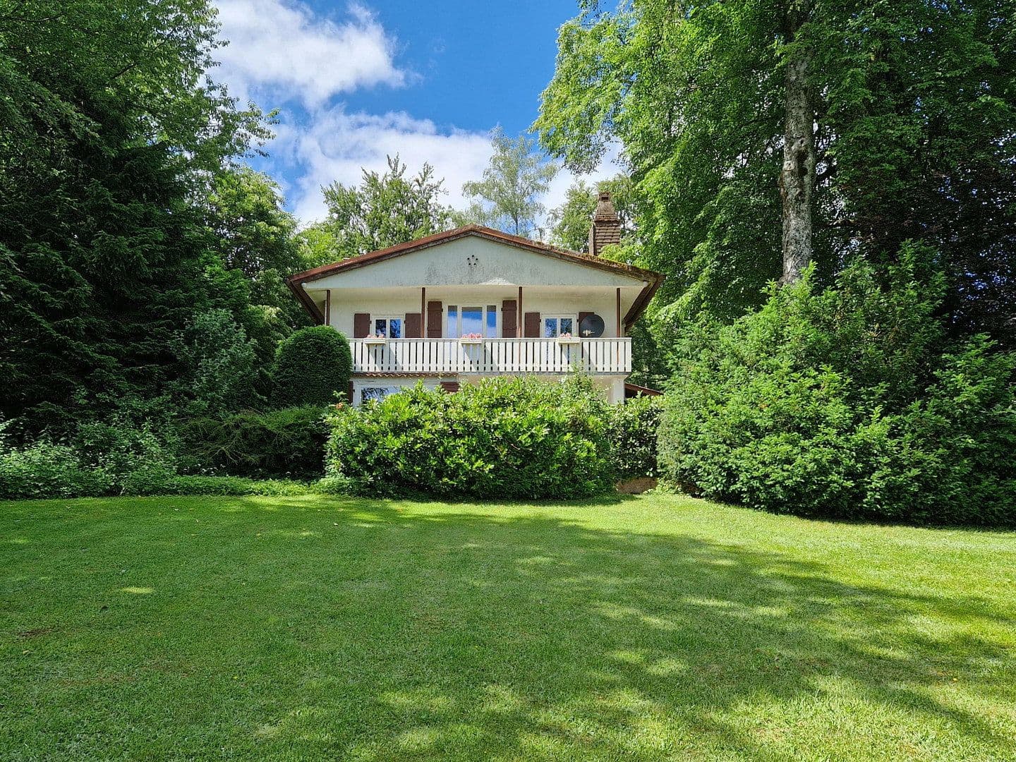 Predaj domu 253 m², pozemek 8.685 m², Achtelsbach, Porýnie-Falcko Predaj domu 253 m², pozemek 8.685 m², Achtelsbach, Porýnie-Falcko