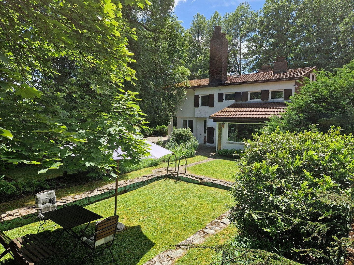 Predaj domu 253 m², pozemek 8.685 m², Achtelsbach, Porýnie-Falcko Predaj domu 253 m², pozemek 8.685 m², Achtelsbach, Porýnie-Falcko