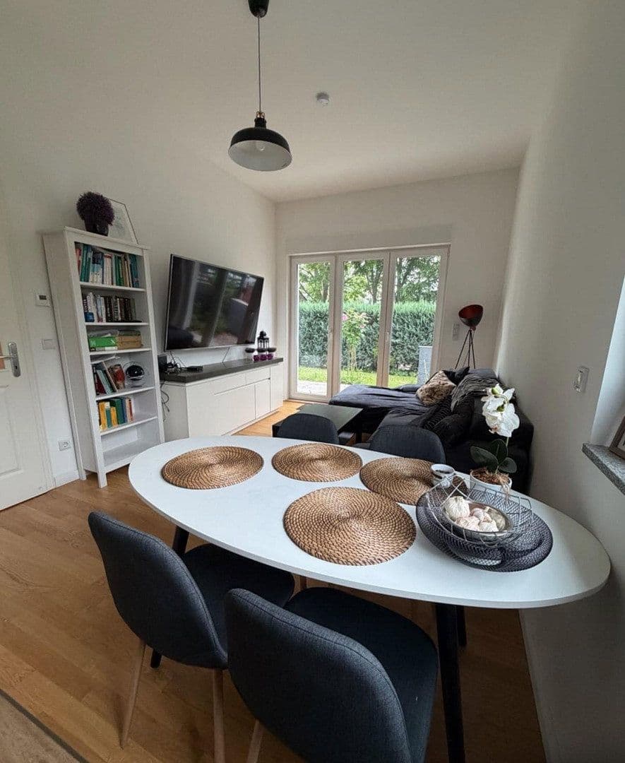 Prenájom bytu 2-izbový 65 m², Rudower Str. 178A, Berlin, Berlín Prenájom bytu 2-izbový 65 m², Rudower Str. 178A, Berlin, Berlín
