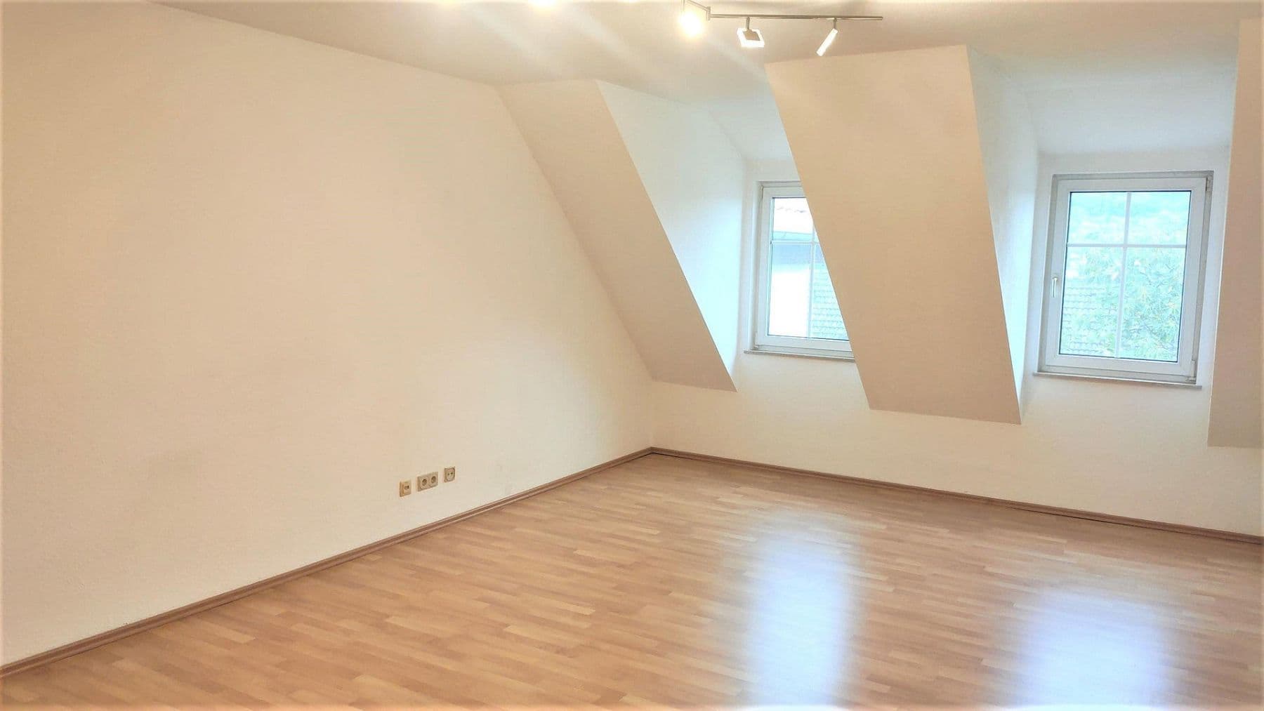 Prenájom bytu 3-izbový 60 m², Wiesbaden-Breckenheim, Hesensko Prenájom bytu 3-izbový 60 m², Wiesbaden-Breckenheim, Hesensko