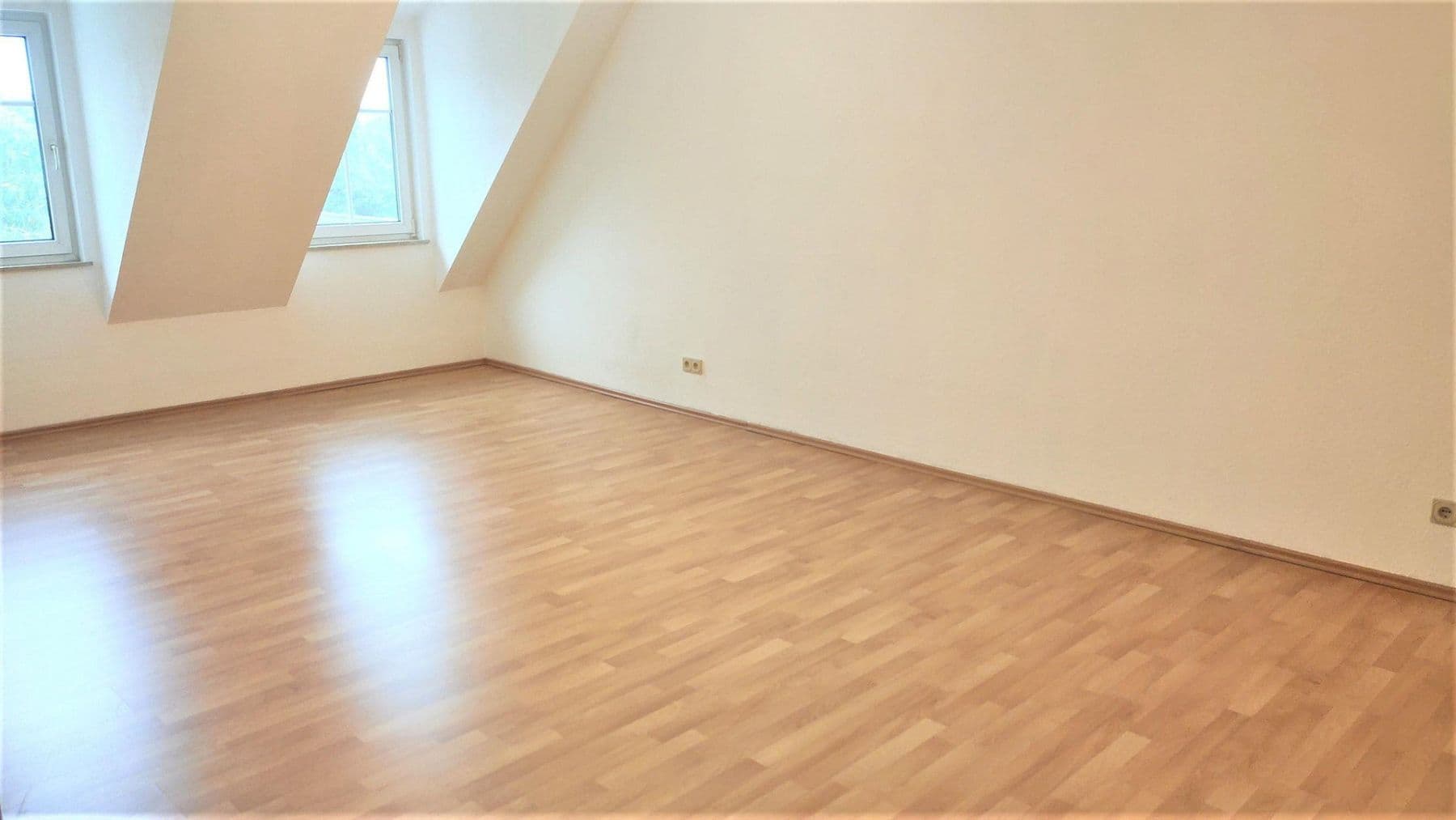 Prenájom bytu 3-izbový 60 m², Wiesbaden-Breckenheim, Hesensko Prenájom bytu 3-izbový 60 m², Wiesbaden-Breckenheim, Hesensko