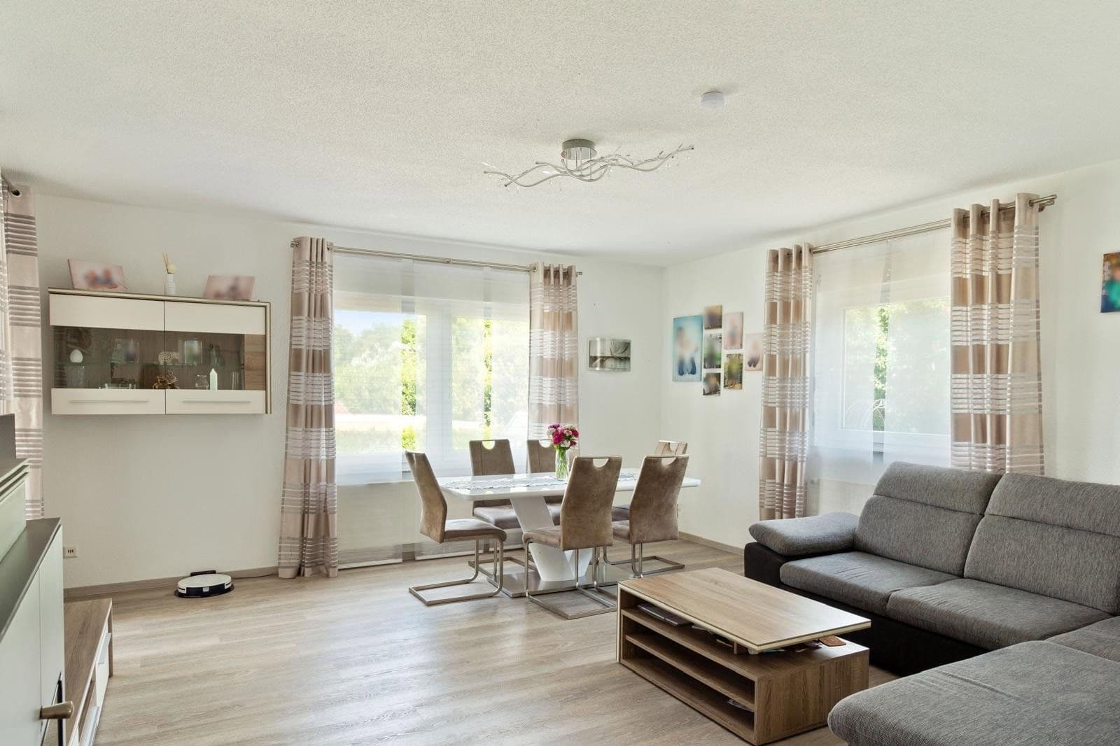Predaj domu 160 m², pozemek 825 m², Laupheim, Bádensko-Wurttembersko Predaj domu 160 m², pozemek 825 m², Laupheim, Bádensko-Wurttembersko