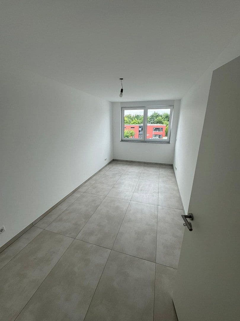 Prenájom bytu 4-izbový 104 m², Berliner Str. 911, Köln, Severné Porýnie - Westfálsko Prenájom bytu 4-izbový 104 m², Berliner Str. 911, Köln, Severné Porýnie - Westfálsko