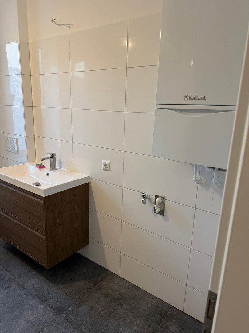 Prenájom bytu 4-izbový 82 m², Köpenicker Straße 32, Berlin, Berlín Prenájom bytu 4-izbový 82 m², Köpenicker Straße 32, Berlin, Berlín