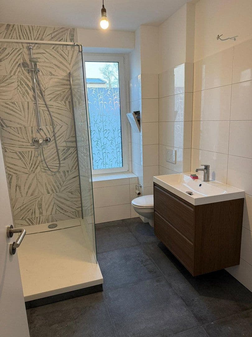 Prenájom bytu 4-izbový 82 m², Köpenicker Straße 32, Berlin, Berlín Prenájom bytu 4-izbový 82 m², Köpenicker Straße 32, Berlin, Berlín