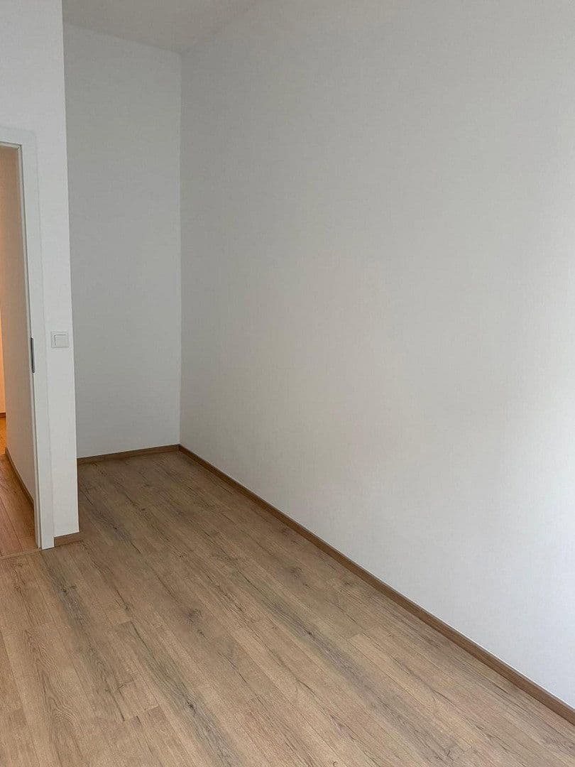 Prenájom bytu 4-izbový 82 m², Köpenicker Straße 32, Berlin, Berlín Prenájom bytu 4-izbový 82 m², Köpenicker Straße 32, Berlin, Berlín