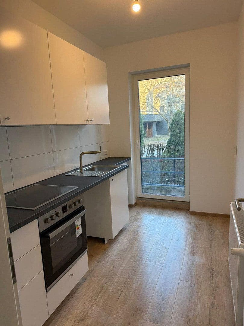 Prenájom bytu 4-izbový 82 m², Köpenicker Straße 32, Berlin, Berlín Prenájom bytu 4-izbový 82 m², Köpenicker Straße 32, Berlin, Berlín