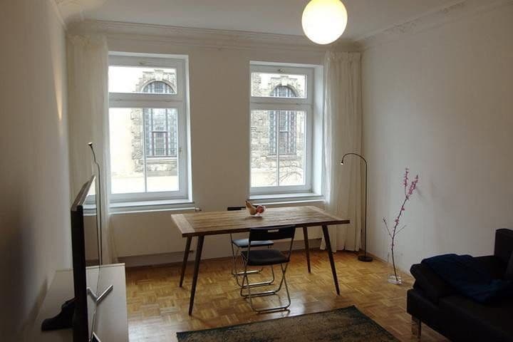 Prenájom bytu 2-izbový 55 m², Helmholtzstr. 21, Leipzig, Sasko Prenájom bytu 2-izbový 55 m², Helmholtzstr. 21, Leipzig, Sasko