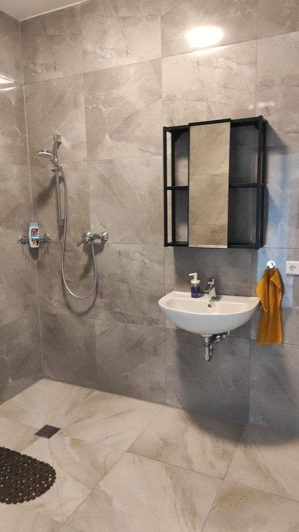 Prenájom bytu 1-izbový 40 m², Adolph-Kolping-Str. 32, Köln, Severné Porýnie - Westfálsko Prenájom bytu 1-izbový 40 m², Adolph-Kolping-Str. 32, Köln, Severné Porýnie - Westfálsko