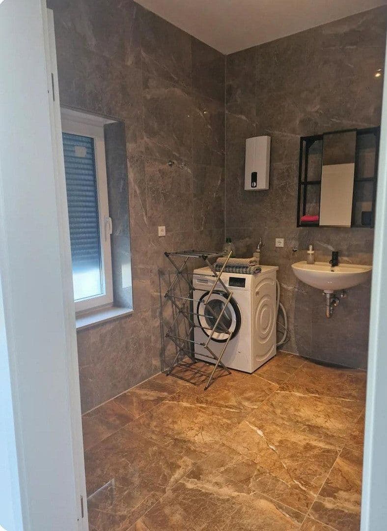 Prenájom bytu 1-izbový 40 m², Adolph-Kolping-Str. 32, Köln, Severné Porýnie - Westfálsko Prenájom bytu 1-izbový 40 m², Adolph-Kolping-Str. 32, Köln, Severné Porýnie - Westfálsko