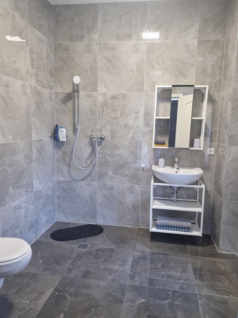 Prenájom bytu 1-izbový 40 m², Adolph-Kolping-Str. 32, Köln, Severné Porýnie - Westfálsko Prenájom bytu 1-izbový 40 m², Adolph-Kolping-Str. 32, Köln, Severné Porýnie - Westfálsko