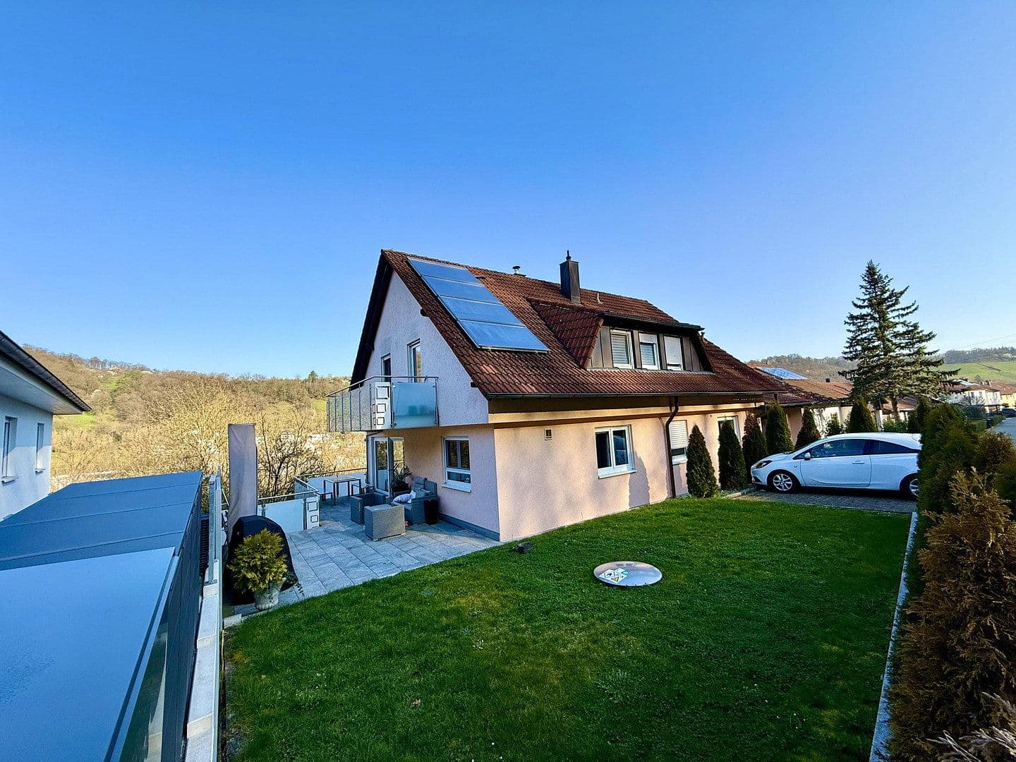 Predaj domu 220 m², pozemek 1.300 m², Forchtenberg, Bádensko-Wurttembersko Predaj domu 220 m², pozemek 1.300 m², Forchtenberg, Bádensko-Wurttembersko