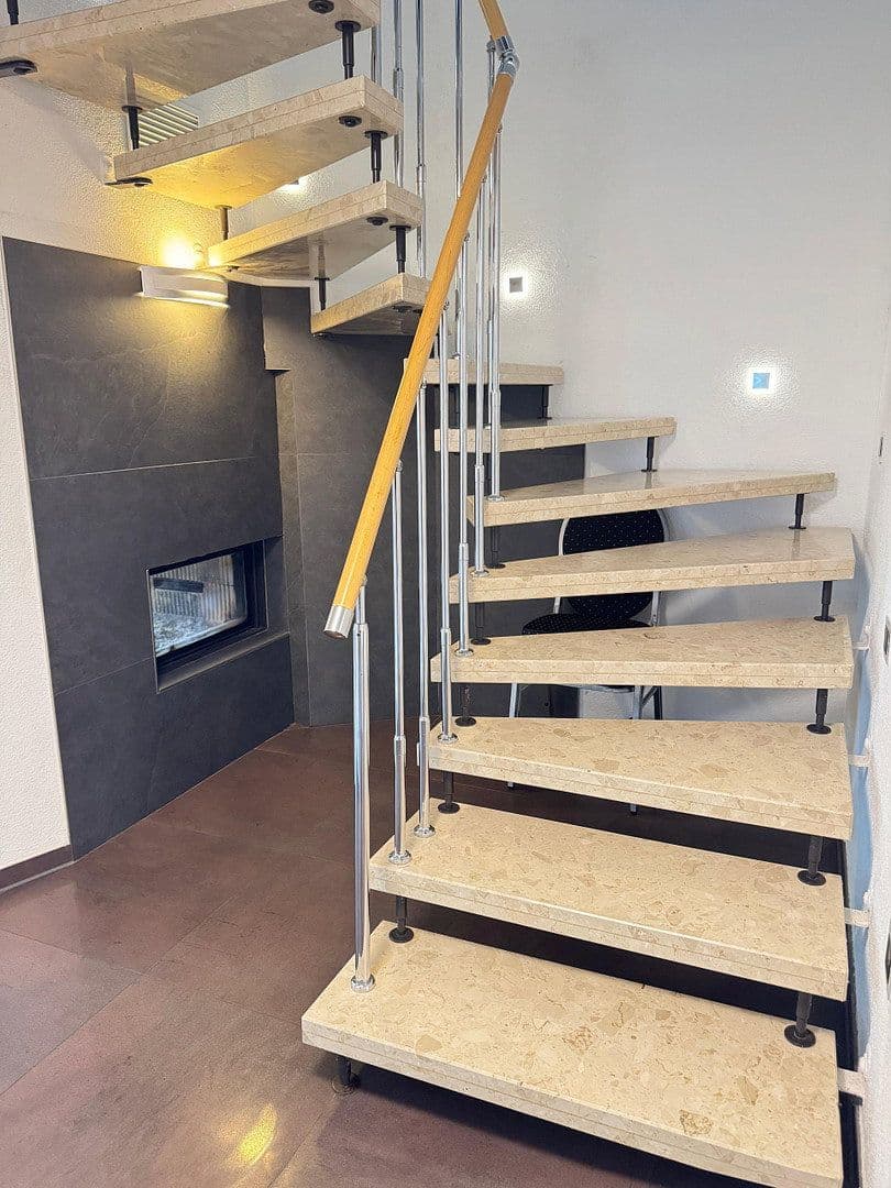 Predaj domu 220 m², pozemek 1.300 m², Forchtenberg, Bádensko-Wurttembersko Predaj domu 220 m², pozemek 1.300 m², Forchtenberg, Bádensko-Wurttembersko