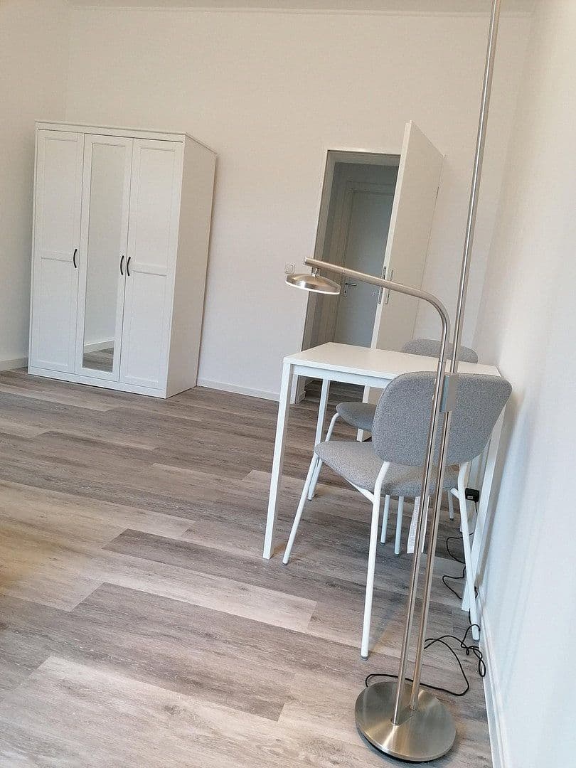 Prenájom bytu 5-izbový 105 m², Birkenbergstr., Leverkusen, Severné Porýnie - Westfálsko Prenájom bytu 5-izbový 105 m², Birkenbergstr., Leverkusen, Severné Porýnie - Westfálsko