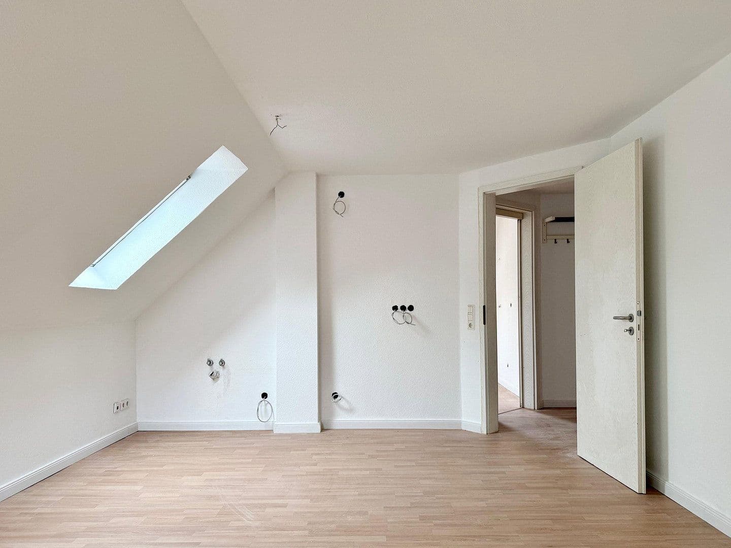 Prenájom bytu 4-izbový 91 m², Wernsdorfer Straße 7, Berlin Schmöckwitz, Berlín Prenájom bytu 4-izbový 91 m², Wernsdorfer Straße 7, Berlin Schmöckwitz, Berlín