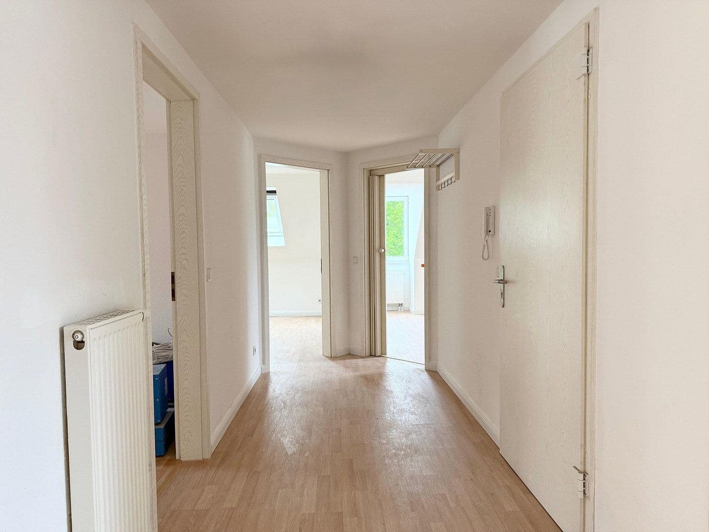 Prenájom bytu 4-izbový 91 m², Wernsdorfer Straße 7, Berlin Schmöckwitz, Berlín Prenájom bytu 4-izbový 91 m², Wernsdorfer Straße 7, Berlin Schmöckwitz, Berlín