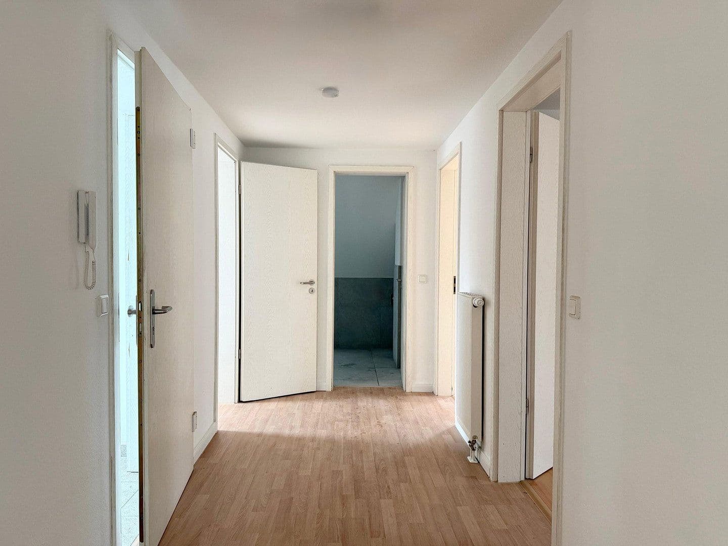 Prenájom bytu 4-izbový 91 m², Wernsdorfer Straße 7, Berlin Schmöckwitz, Berlín Prenájom bytu 4-izbový 91 m², Wernsdorfer Straße 7, Berlin Schmöckwitz, Berlín