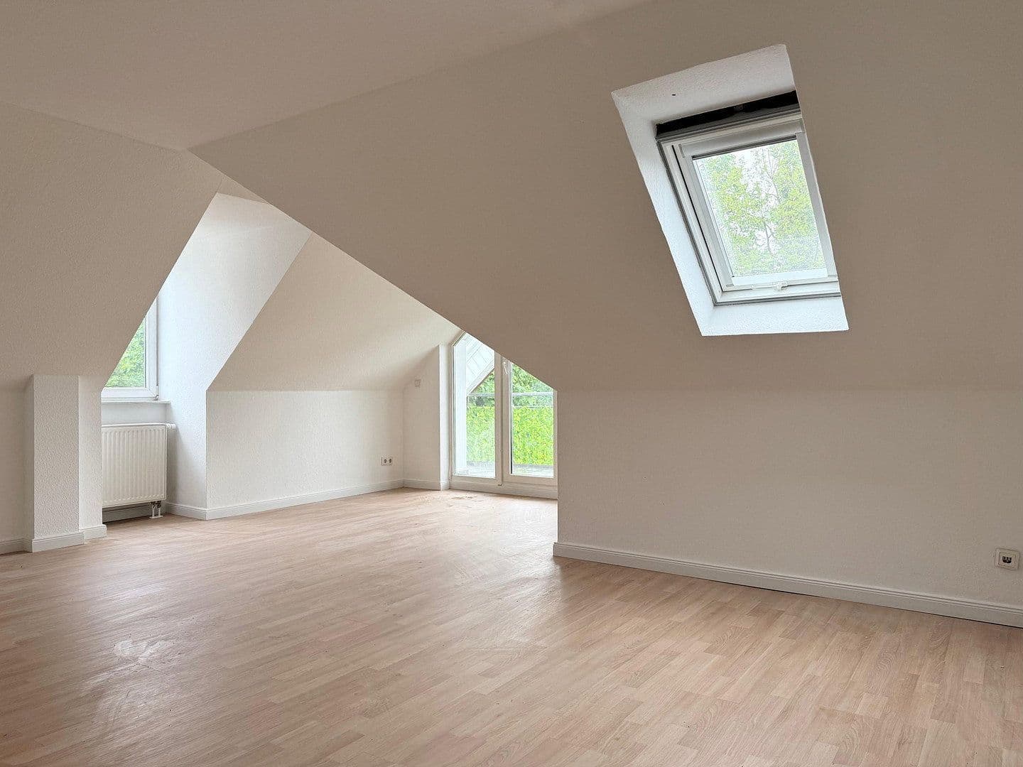 Prenájom bytu 4-izbový 91 m², Wernsdorfer Straße 7, Berlin Schmöckwitz, Berlín Prenájom bytu 4-izbový 91 m², Wernsdorfer Straße 7, Berlin Schmöckwitz, Berlín