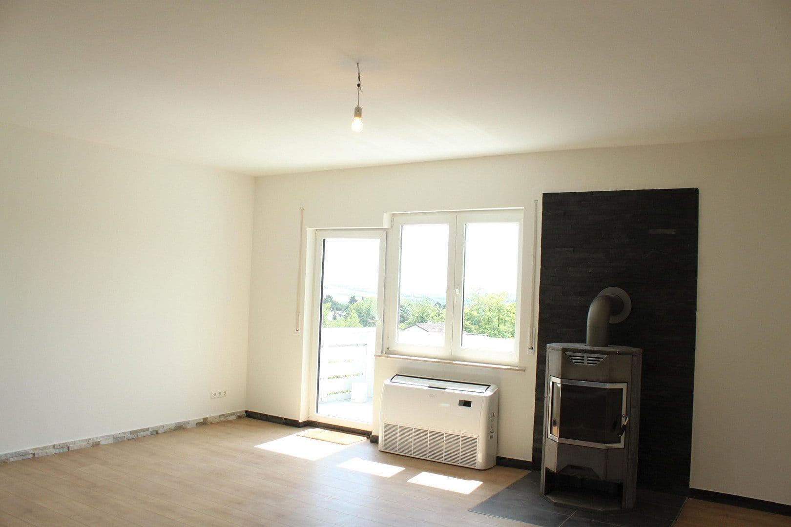 Predaj domu 204 m², pozemek 462 m², Lindenstrasse 2, Klein-Winternheim, Porýnie-Falcko Predaj domu 204 m², pozemek 462 m², Lindenstrasse 2, Klein-Winternheim, Porýnie-Falcko
