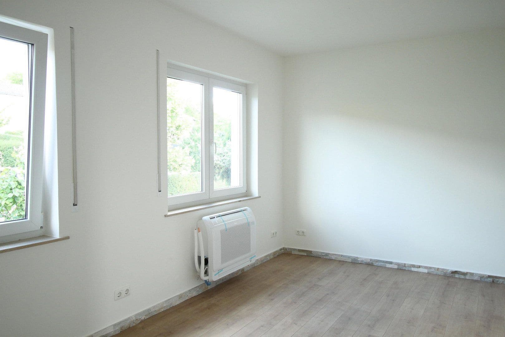 Predaj domu 204 m², pozemek 462 m², Lindenstrasse 2, Klein-Winternheim, Porýnie-Falcko Predaj domu 204 m², pozemek 462 m², Lindenstrasse 2, Klein-Winternheim, Porýnie-Falcko