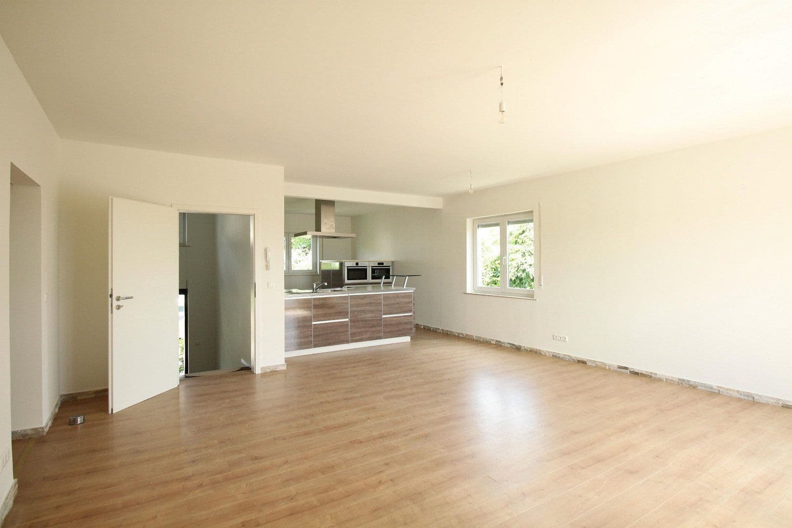 Predaj domu 204 m², pozemek 462 m², Lindenstrasse 2, Klein-Winternheim, Porýnie-Falcko Predaj domu 204 m², pozemek 462 m², Lindenstrasse 2, Klein-Winternheim, Porýnie-Falcko