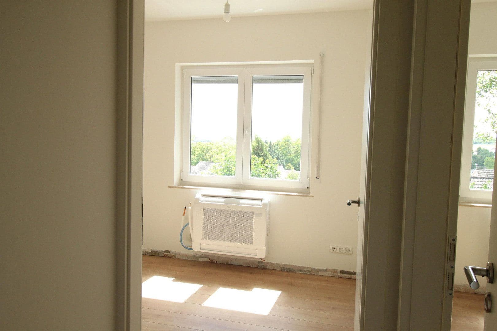 Predaj domu 204 m², pozemek 462 m², Lindenstrasse 2, Klein-Winternheim, Porýnie-Falcko Predaj domu 204 m², pozemek 462 m², Lindenstrasse 2, Klein-Winternheim, Porýnie-Falcko