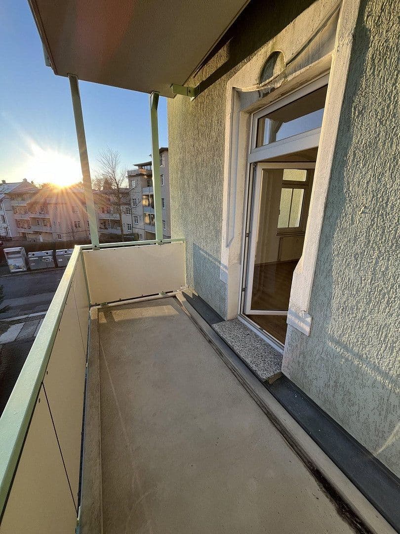 Prenájom bytu 5-izbový 124 m², Glösaer Straße 26, Chemnitz, Sasko Prenájom bytu 5-izbový 124 m², Glösaer Straße 26, Chemnitz, Sasko
