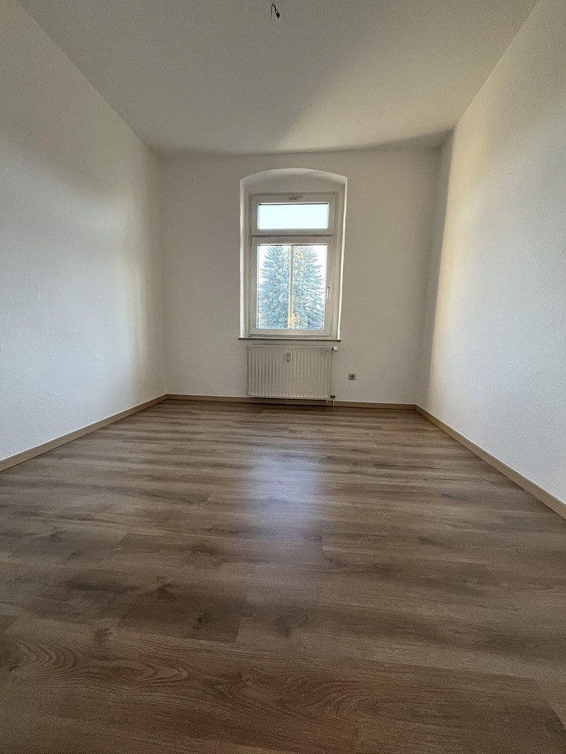 Prenájom bytu 5-izbový 124 m², Glösaer Straße 26, Chemnitz, Sasko Prenájom bytu 5-izbový 124 m², Glösaer Straße 26, Chemnitz, Sasko
