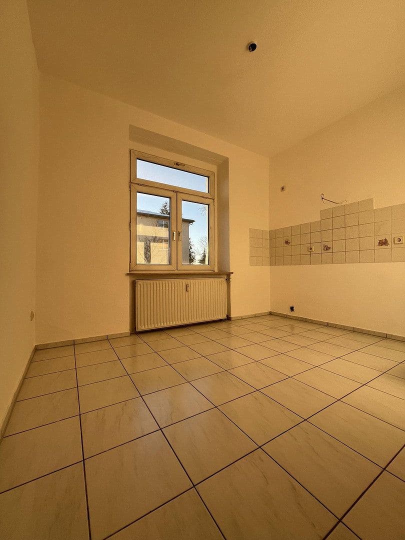 Prenájom bytu 5-izbový 124 m², Glösaer Straße 26, Chemnitz, Sasko Prenájom bytu 5-izbový 124 m², Glösaer Straße 26, Chemnitz, Sasko
