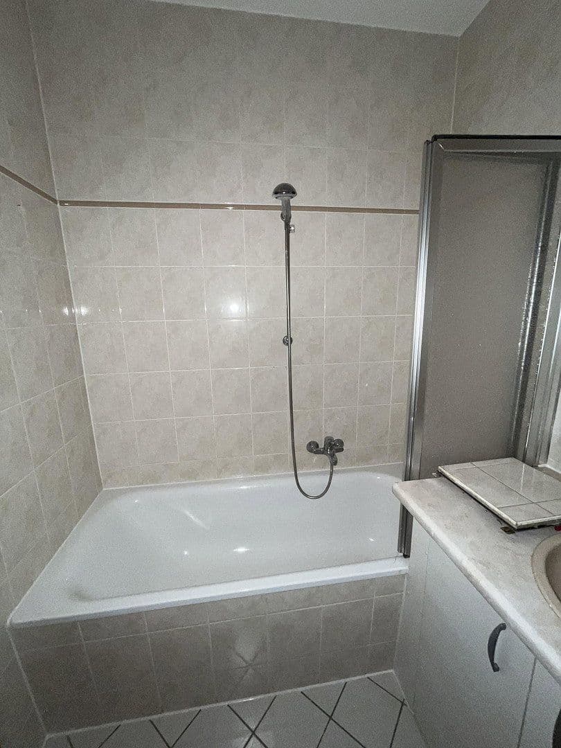 Prenájom bytu 5-izbový 124 m², Glösaer Straße 26, Chemnitz, Sasko Prenájom bytu 5-izbový 124 m², Glösaer Straße 26, Chemnitz, Sasko